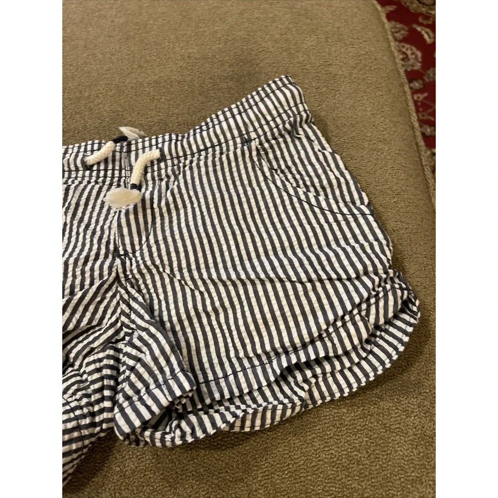 Old Navy Girls Grey White Pinstripe Cotton Shorts Size Medium 8 (AH)